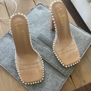 Lulus sandals. Worn a few times. A little tight on me. It’s a size 7.